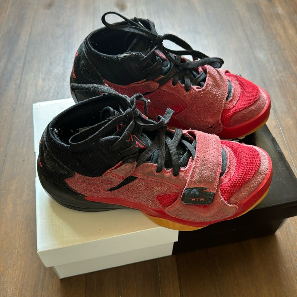 Big Kids Sz 6.5 Jordan Zion 2 (GS) Basketball Shoes
